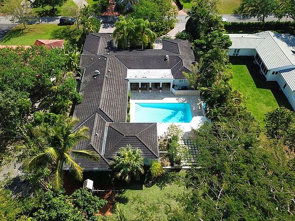 2nd image of 7900 Altamira St