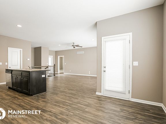 3rd image of 200 NE Katie Ct