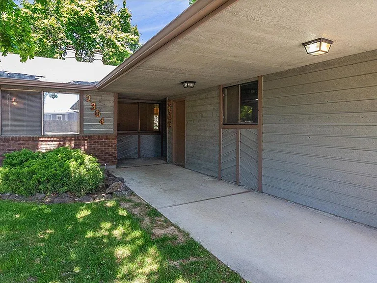 2302 W Canal St — Photo 21