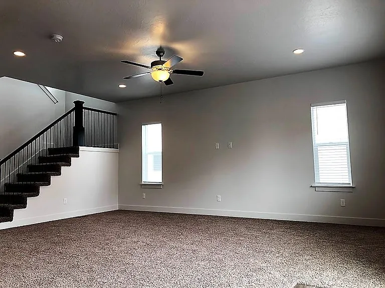 294 N 240 E — Photo 3