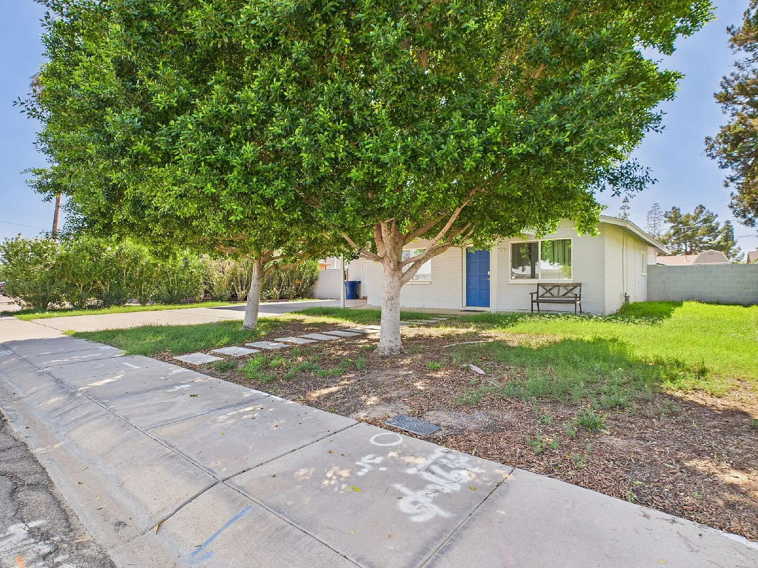 4 bed, 2.0 bath, 1496 sqft, $3,000 — Photo 2