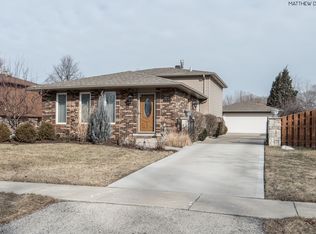 7630 W 93rd St, Bridgeview, IL 60455