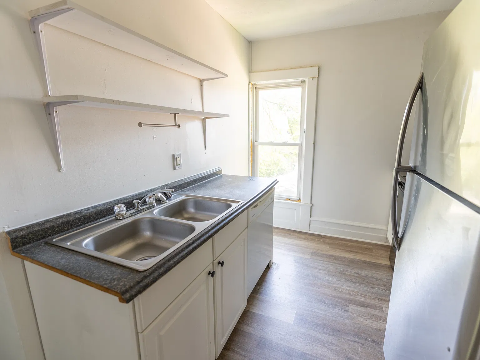 6 bed, 2162 sqft, $3,720 — Photo 3