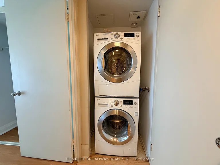 1055 Bay St #1908 — Photo 18