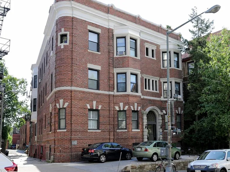 1921 19th St NW — Photo 2
