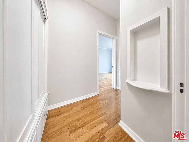 1314 N Hayworth Ave #303 — Photo 17