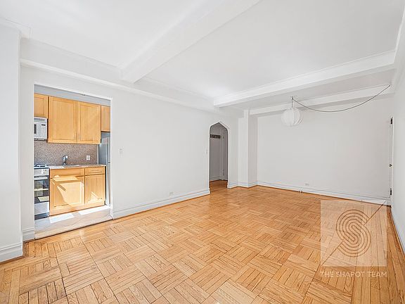 4th image of 230 Riverside Dr APT 2E