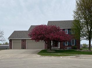 303 Crossing Ct NW, Bondurant, IA 50035