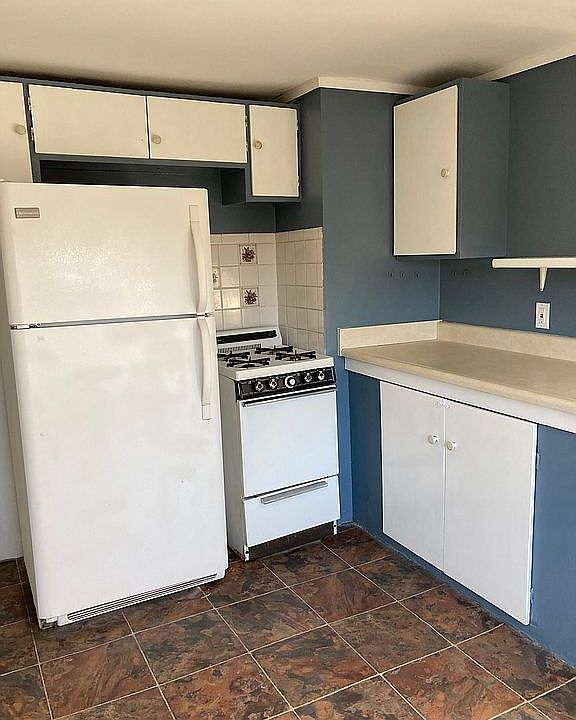 Upstairs kitchen 