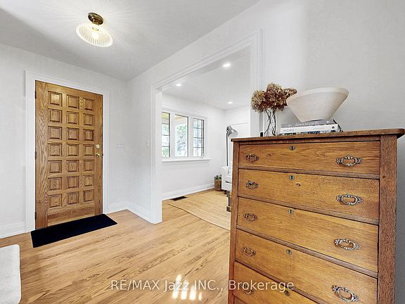 5th image of 559 Masson St