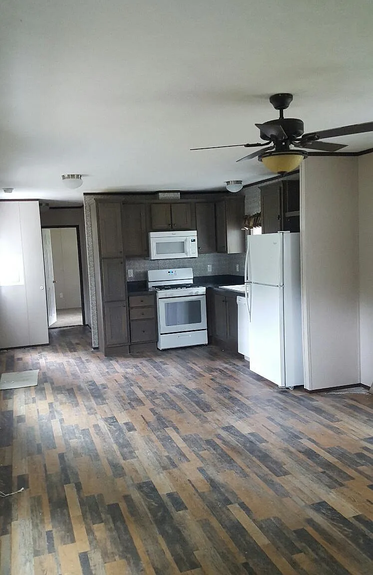 3 bed, 1.5 bath, 924 sqft, $2,395 — Photo 1