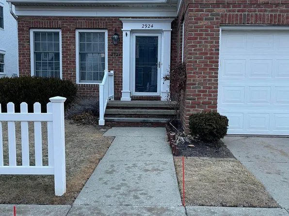 2934 Philadelphia Dr, Ann Arbor, MI 48103