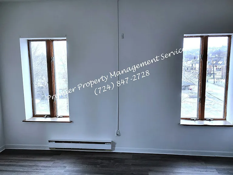 518 W Cunningham St #17 — Photo 8