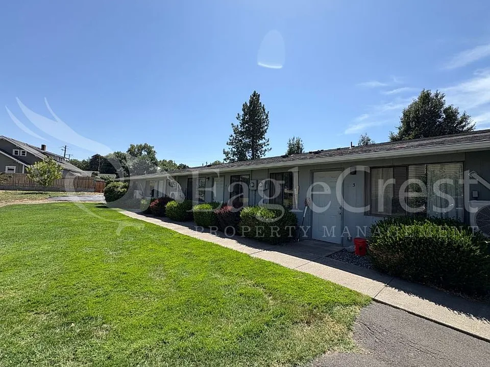 1037 SW Puff Ln
