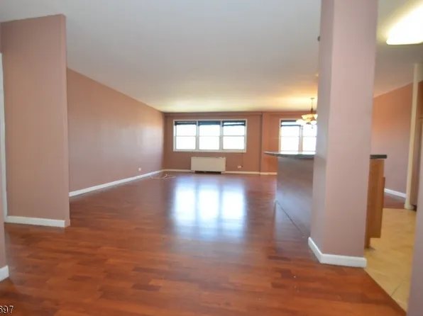 39 E 39Th St #3F, Paterson City, NJ 07514