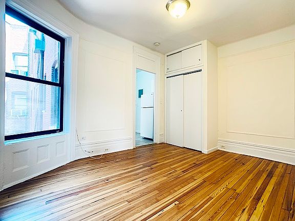 3rd image of 209 W 13th St APT 29