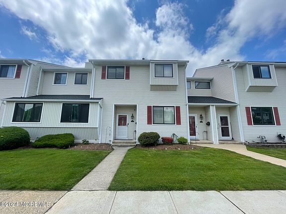 2nd image of 562 Clubhouse Drive