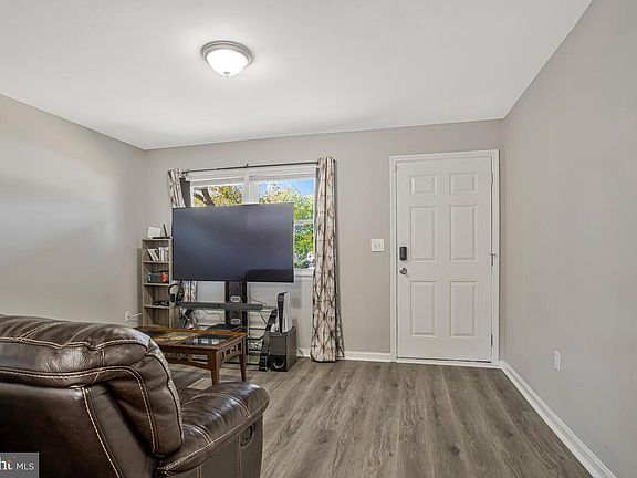 5th image of 118 McGuirk Dr