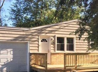 207 W Green St, Savoy, IL 61874