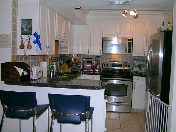 Kitchen w Stainless Appl