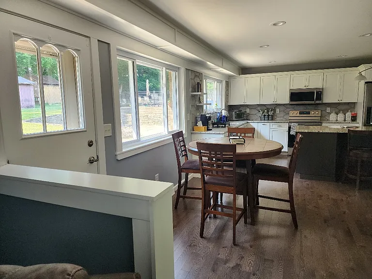 3122 Elmwood Dr — Photo 9