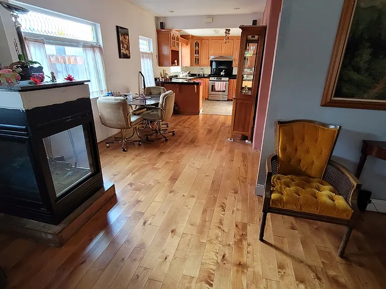 530 E Saint John St — Photo 4
