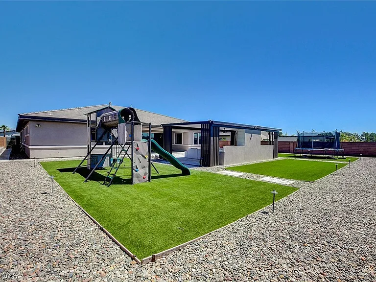 8477 Wolf Mountain Ct — Photo 17
