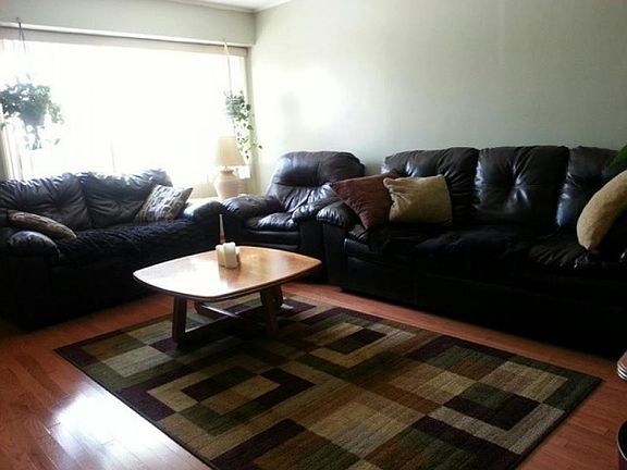3rd image of 4623 Warsaw Ave