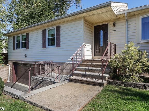 5th image of 1 Longfellow Ln