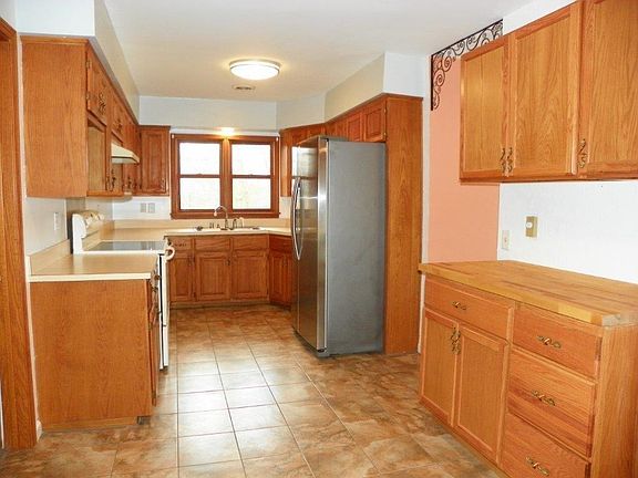 3rd image of 4 Kirkconnel Ln