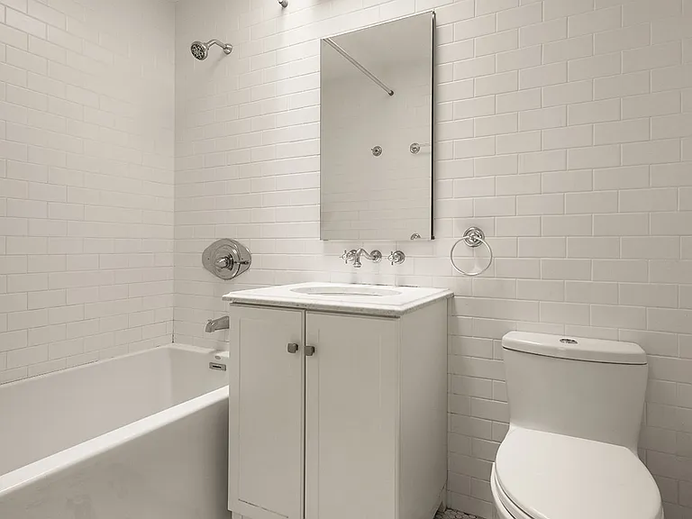 416 W 20th St #3 — Photo 9