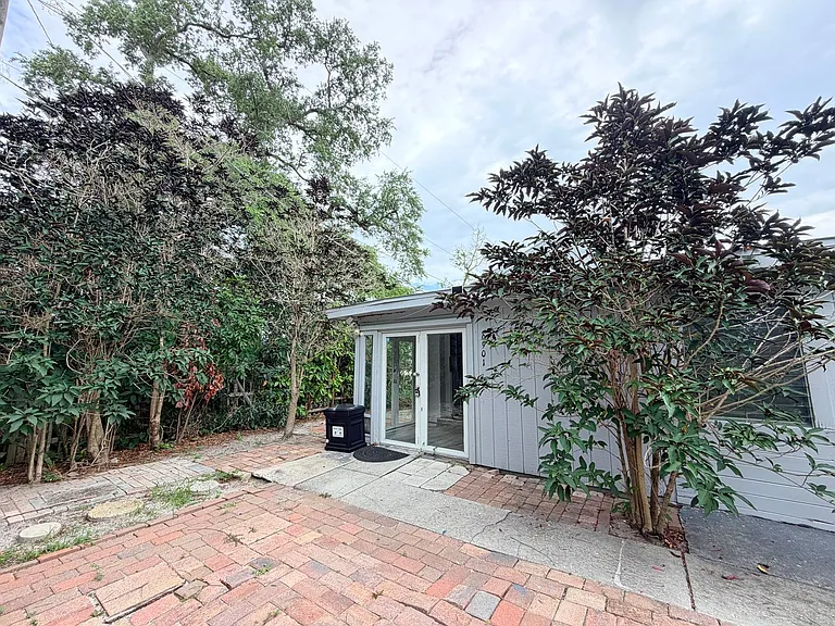 6901 Brentford Rd — Photo 2