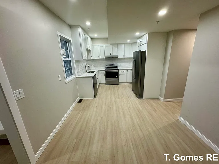 157 Pearl St #1 — Photo 2