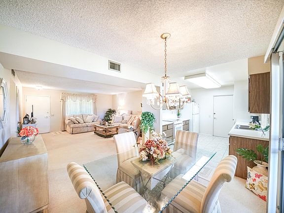 Family Room w/Dining