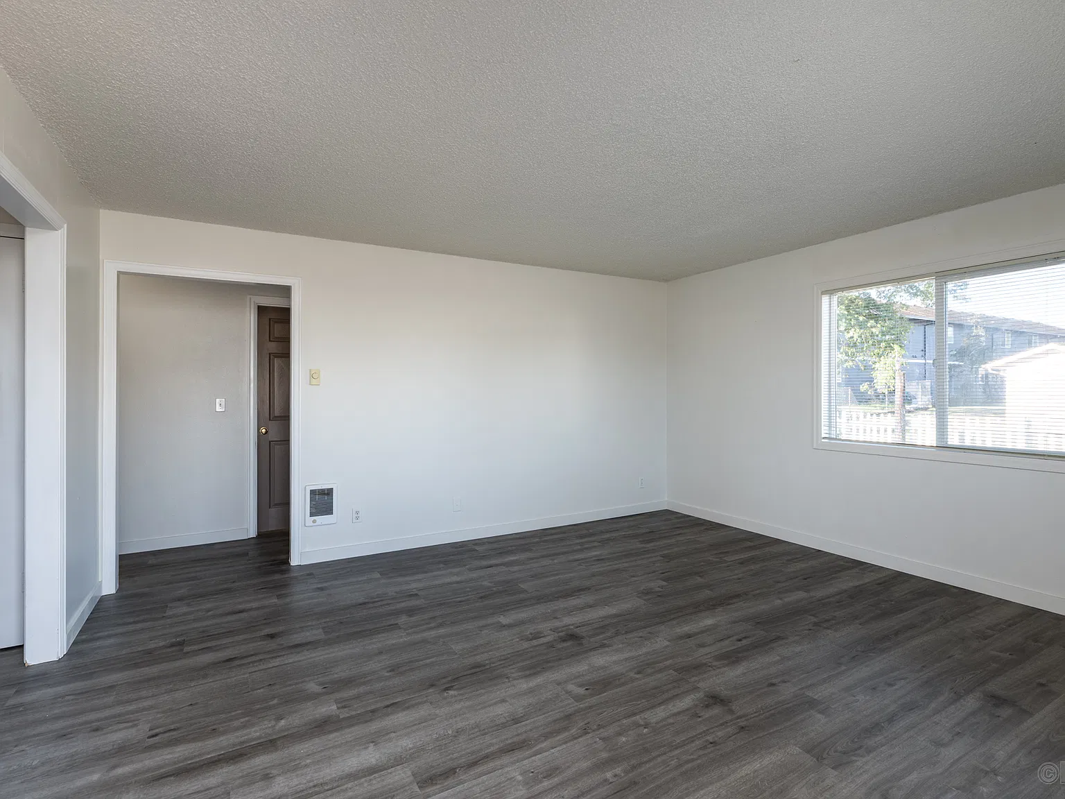 2 bed, 870 sqft, $1,635 — Photo 2