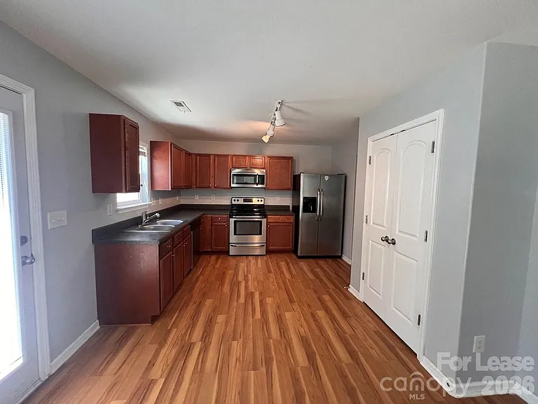 9505 Drains Bay Ct — Photo 4