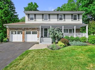 8 Camelot Dr, Goshen, NY 10924