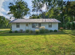 140 N Ethlyn Rd, Winfield, MO 63389