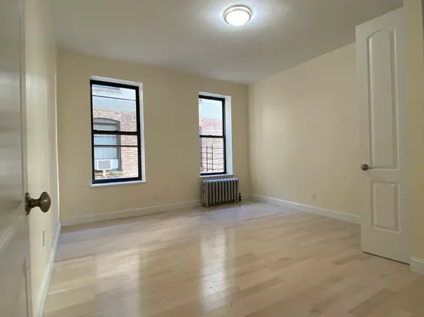 838 Riverside Drive image 8 of 12