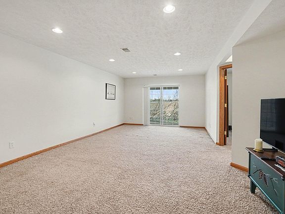 5th image of 38 W Scotts Dr