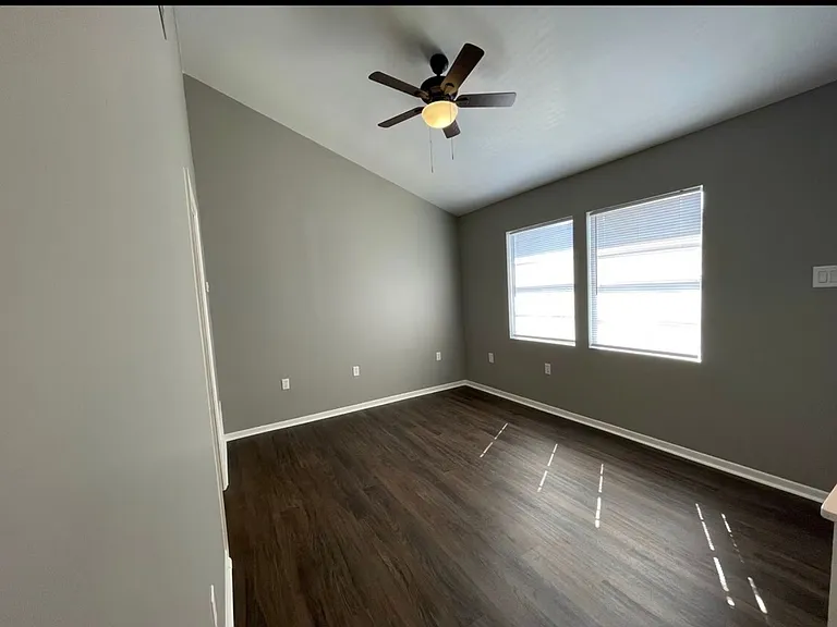206 Challenger St — Photo 11