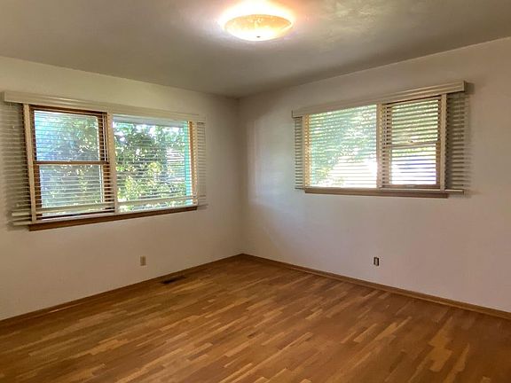 4th image of 2615 26th Ct NE