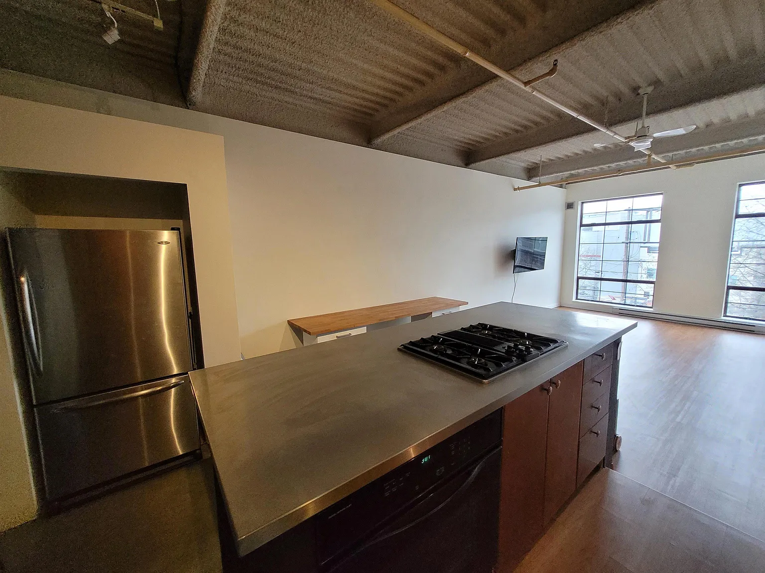Studio, 750 sqft, $2,600 — Photo 3