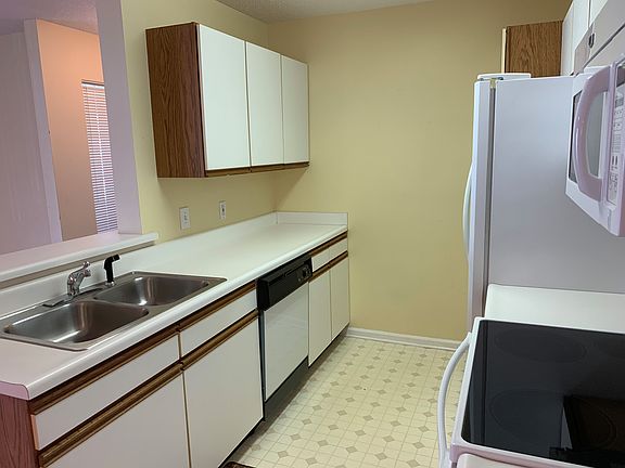 5th image of 2136 Clearwater Dr APT F