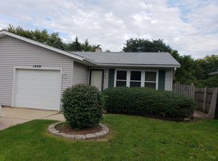 1259 Robinwood Dr, Elgin, IL 60123