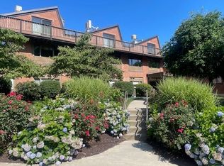 267 Locust St APT 2L, Northampton, MA 01062