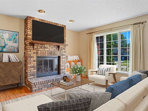 2nd image of 1444 Eastview Dr