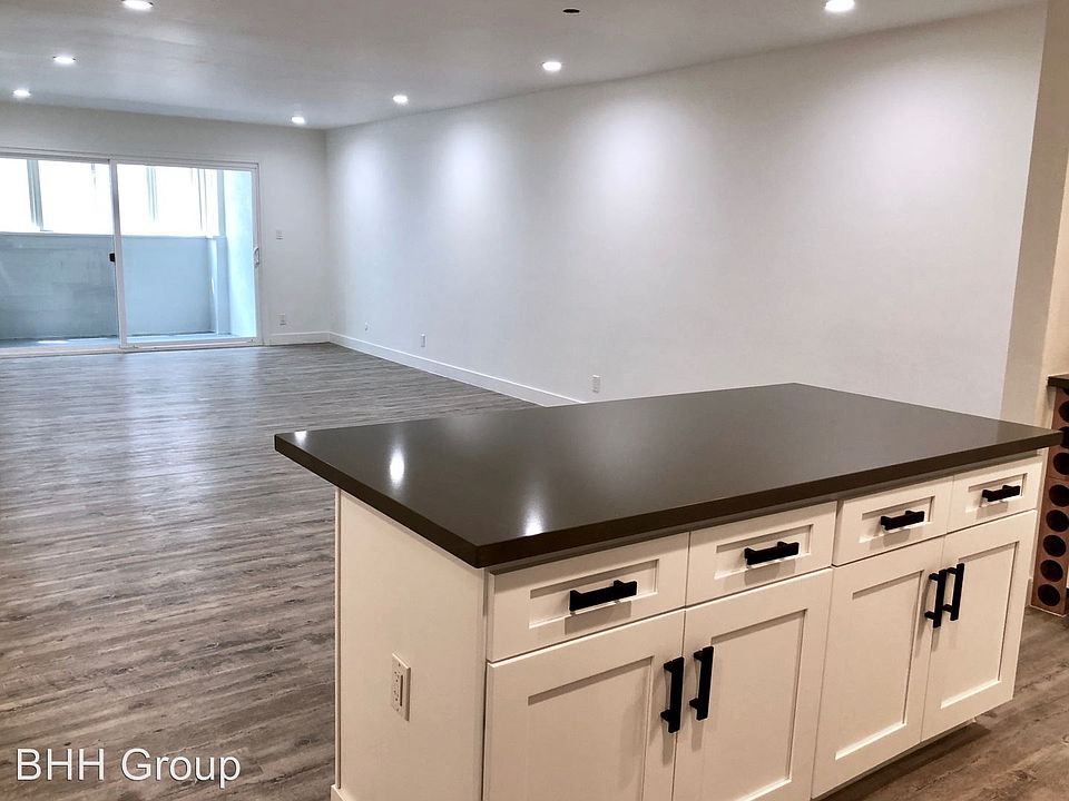 1st image of 117 N Hamilton Dr APT 102