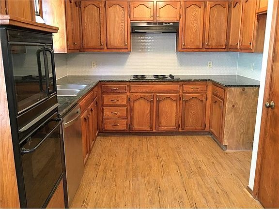 3rd image of 209 Rolling Hills Ln