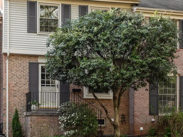 1544 Chatham Colony Ct, Reston, VA 20190